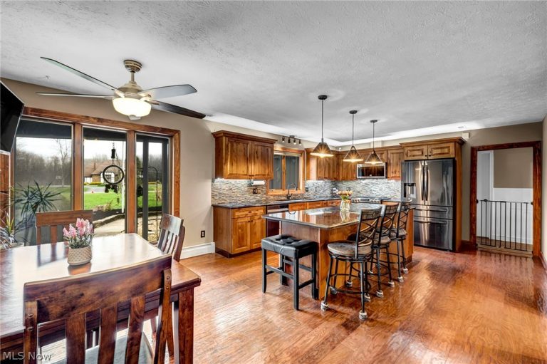 2960 Millgate Drive, Willoughby Hills, OH - Photo 3