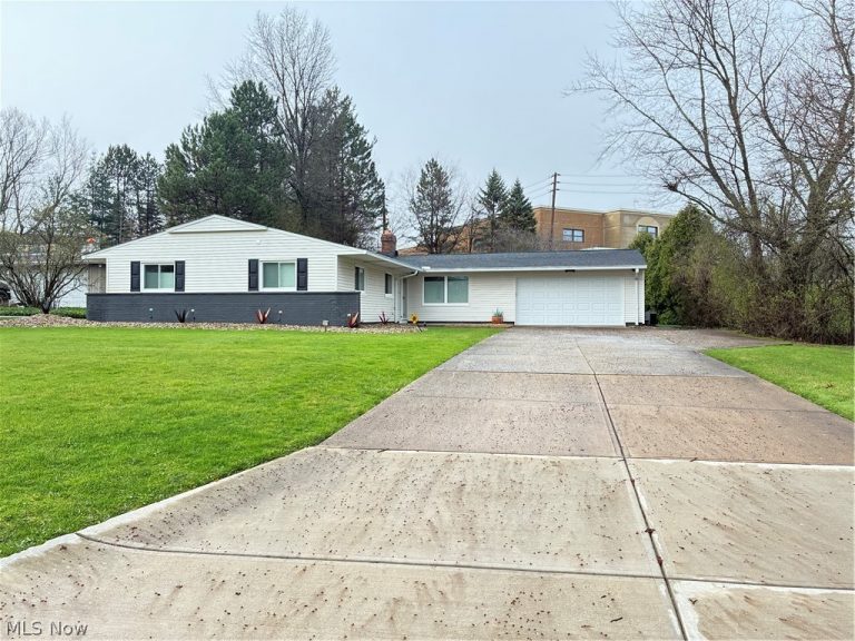 2642 Ramsay Road, Beachwood, OH - Photo 2