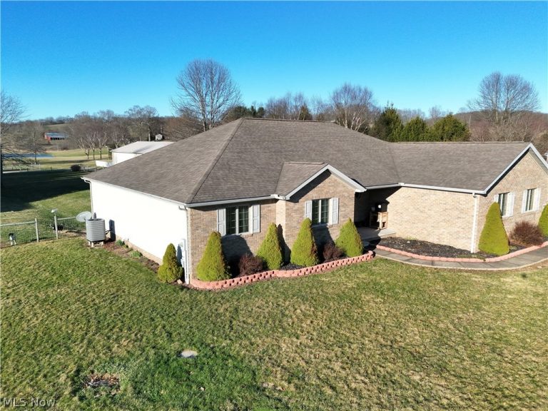 9280 Rochester Road, Minerva, OH - Photo 2