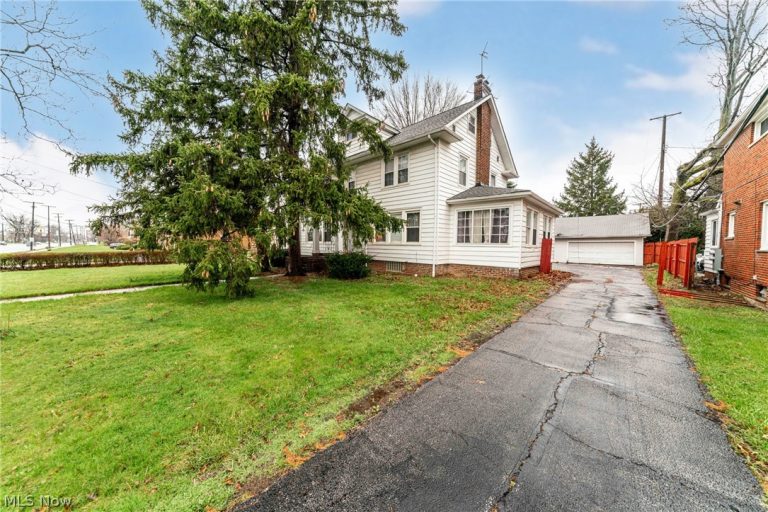 20303 Lake Shore Boulevard, Euclid, OH - Photo 2