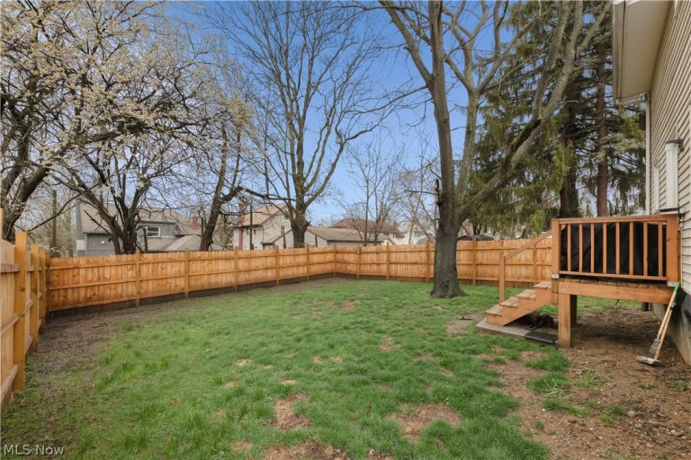 318 Pioneer Street, Akron, OH - Photo 6