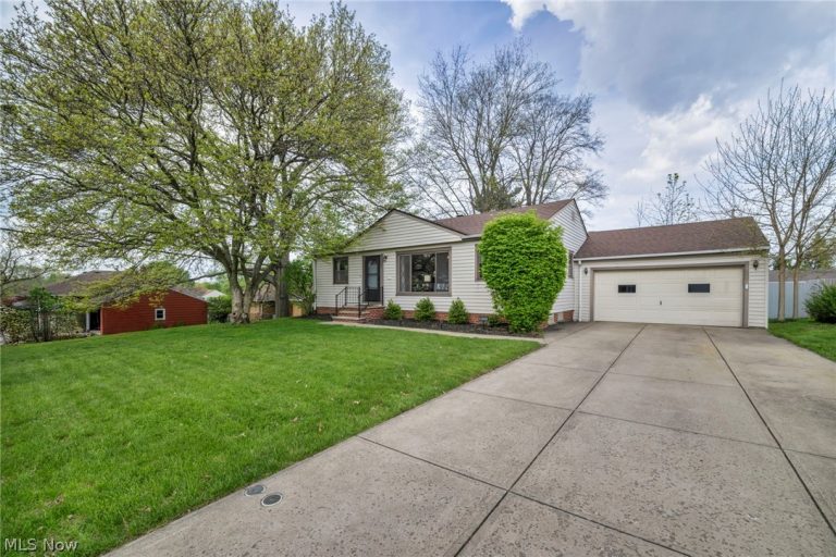 11908 Glamer Avenue, Parma, OH - Photo 4