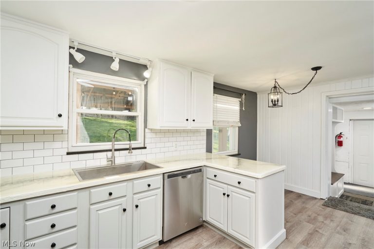 2625 Eaton Road, Canton, OH - Photo 5