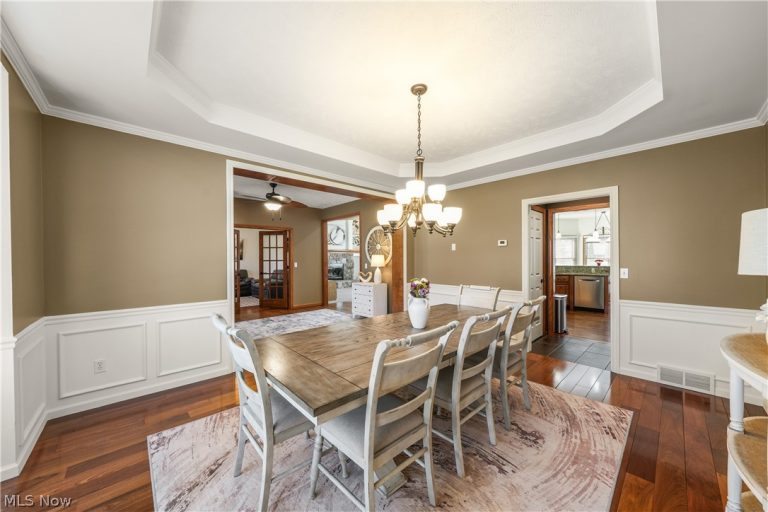 11779 Derbyshire Lane, Chagrin Falls, OH - Photo 6