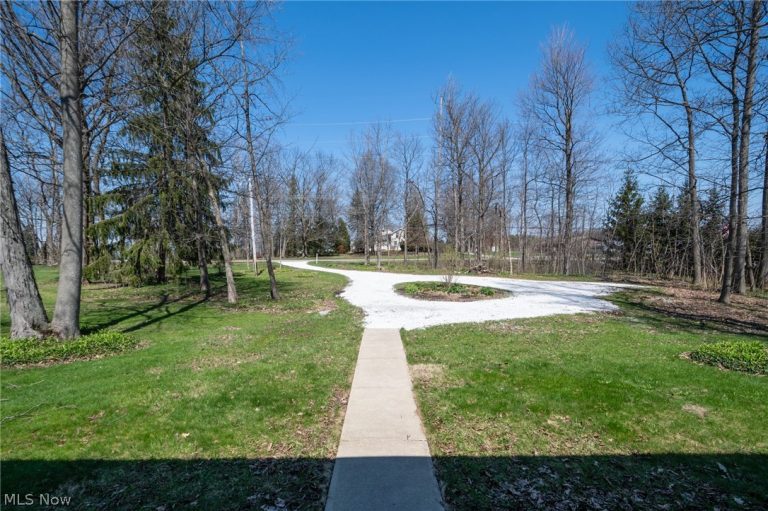 14027 Mayfield Road, Huntsburg, OH - Photo 4