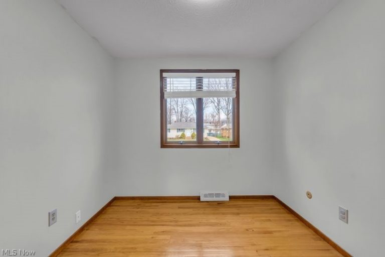 462 Waterbury Drive, Eastlake, OH - Photo 5