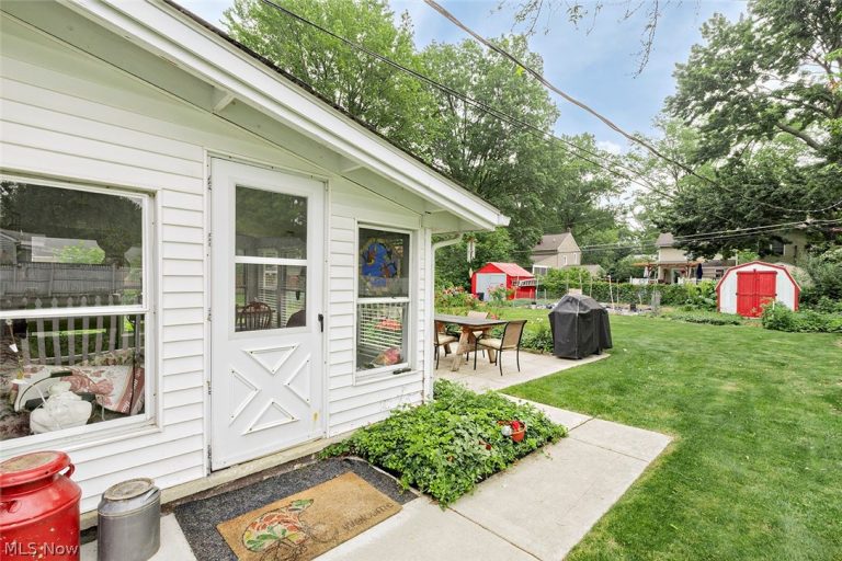 8279 Westmoor Road, Mentor, OH - Photo 2