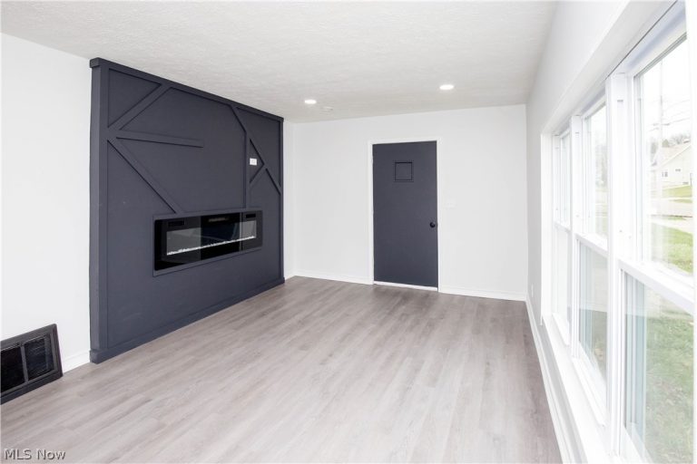 1326 Crestview Avenue, Akron, OH - Photo 4