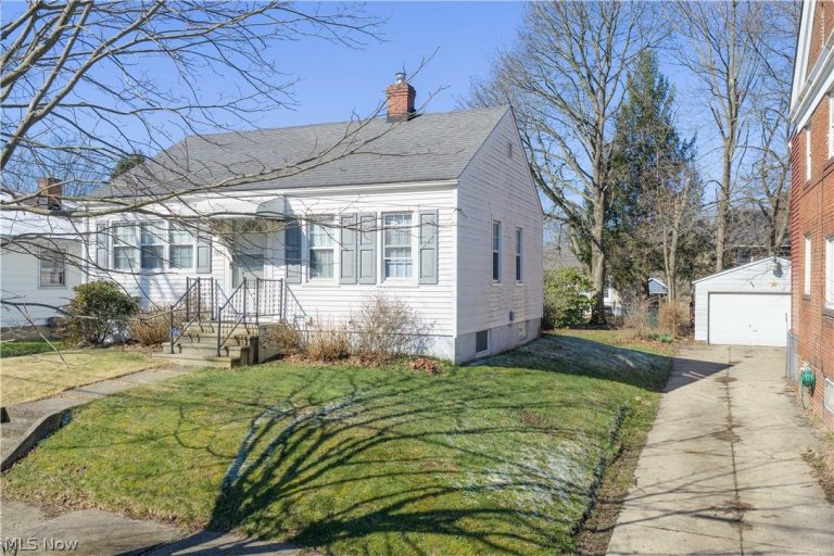 586 Lindell Street, Akron, OH - Photo 3