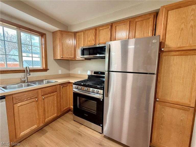 4617 Andover Avenue, Lorain, OH - Photo 3