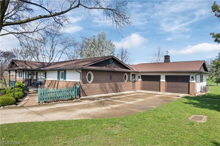 7451 Hahn Street, Louisville, OH - Photo 2