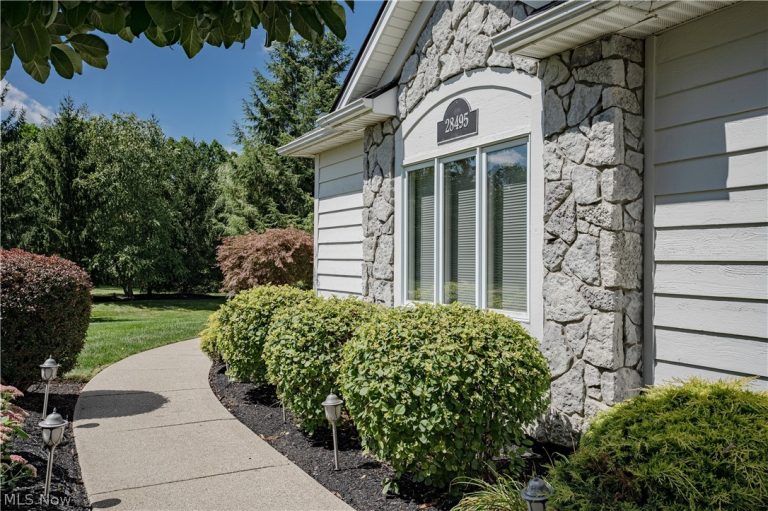 28495 Blue Pond Trail, Solon, OH - Photo 6