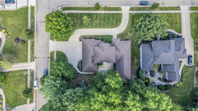 416 Castle Pines Drive, Akron, OH - Photo 4