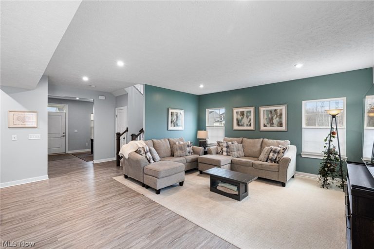 4955 Clifton Mill Drive, North Ridgeville, OH - Photo 4