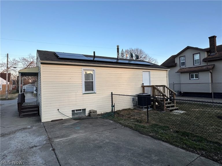 1867 Sheridan Avenue, Warren, OH - Photo 3