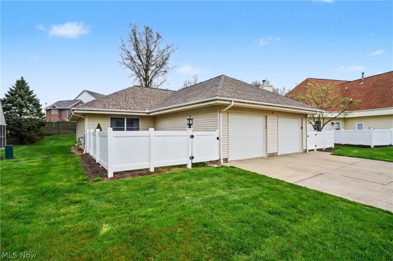 145 Michael Lane, Cuyahoga Falls, OH - Photo 2