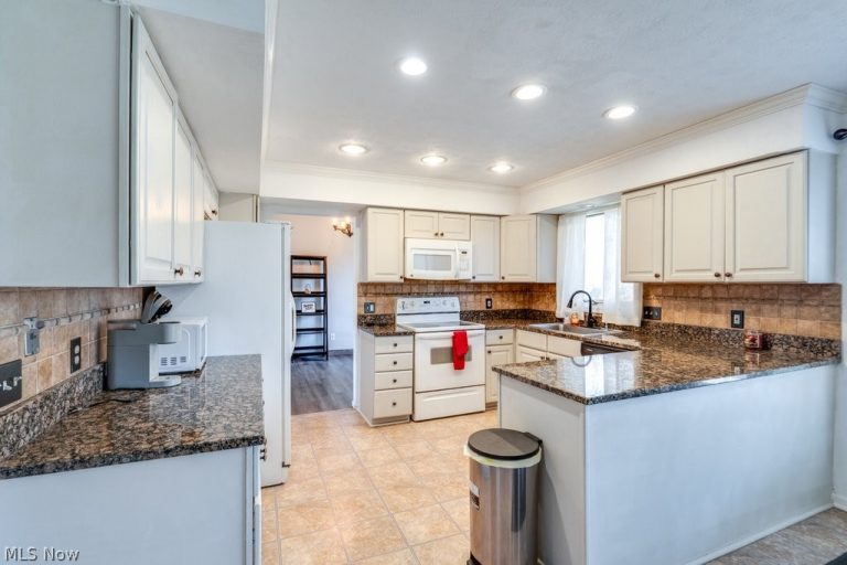 5880 Deepwood, Solon, OH - Photo 3