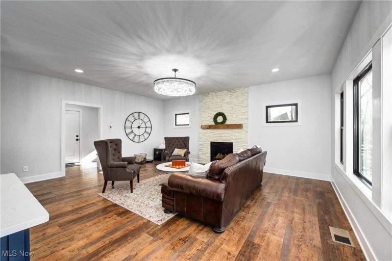 362 Oakmoor Avenue, Bay Village, OH - Photo 2