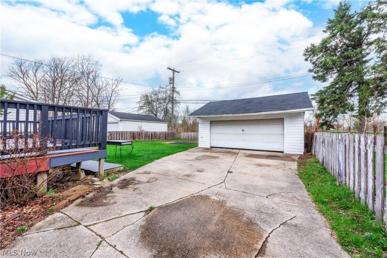 902 Colonel Drive, Cleveland, OH - Photo 4