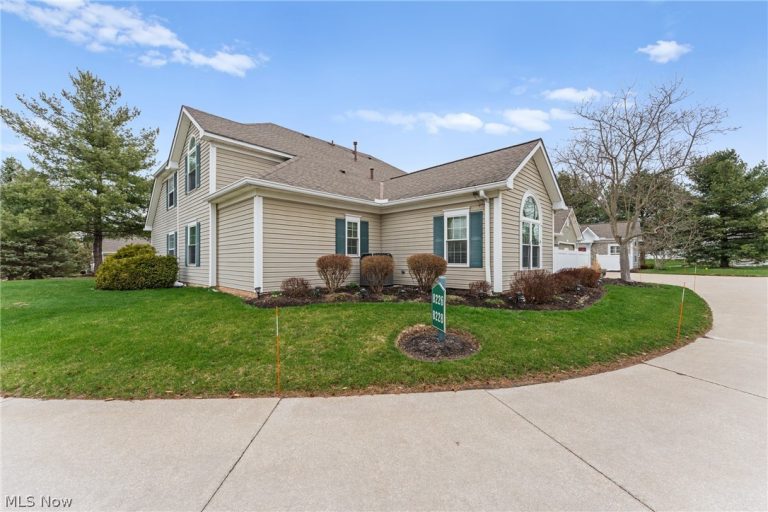 8228 Cyrus Lane, Northfield, OH - Photo 3