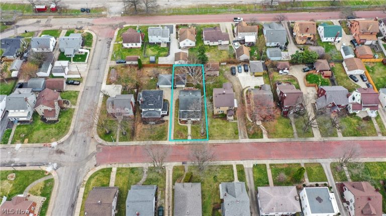 352 Bellflower Avenue, Canton, OH - Photo 5