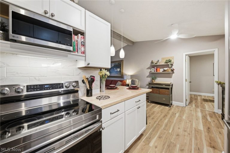 35375 Greenwich Avenue, North Ridgeville, OH - Photo 5