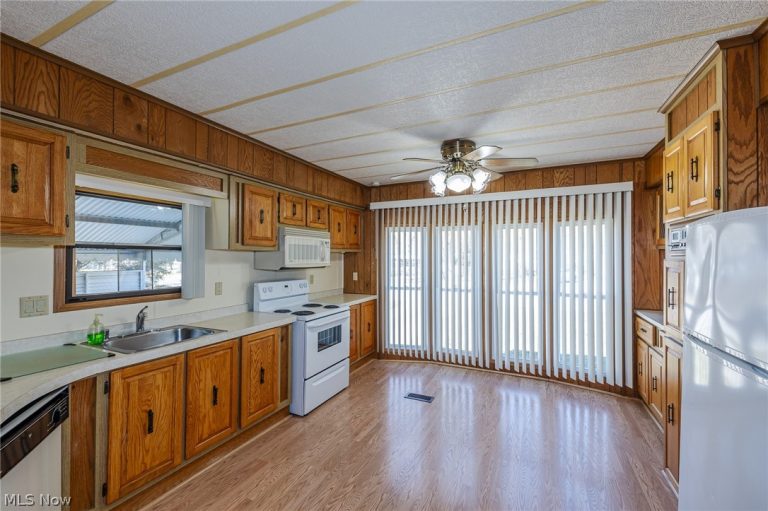 61 Parkway Street, Olmsted Twp, OH - Photo 5