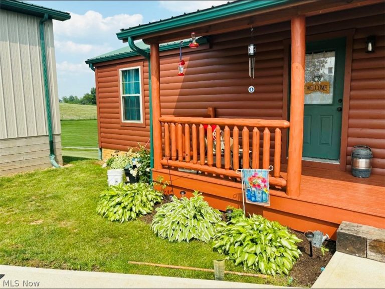 1320 Reynolds Road, Mcconnelsville, OH - Photo 2