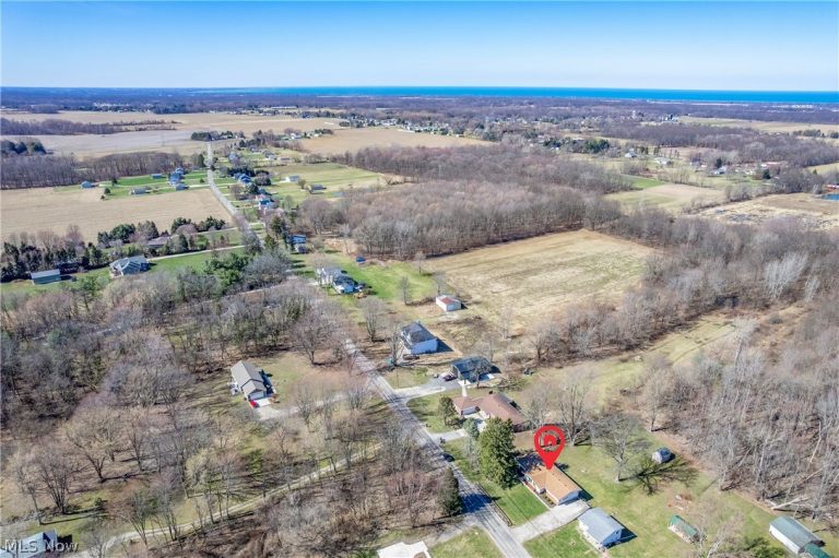 16305 Sperry Road, Vermilion, OH - Photo 8