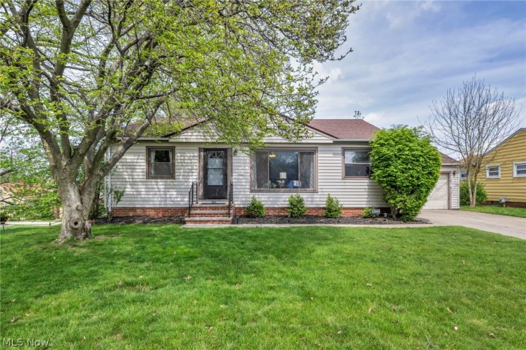 11908 Glamer Avenue, Parma, OH - Photo 2
