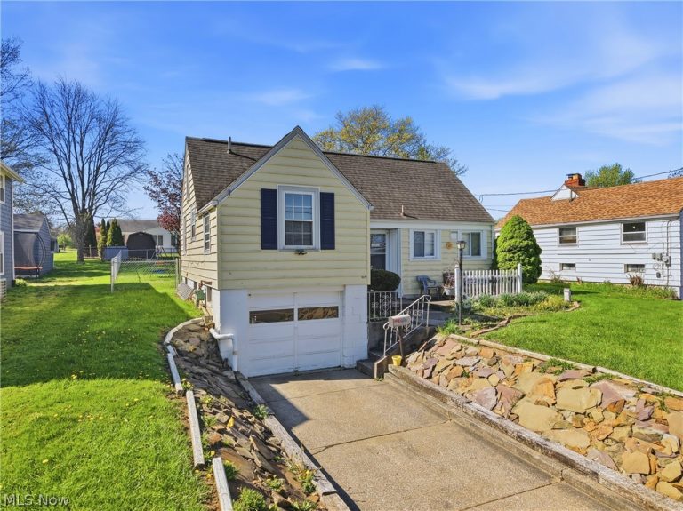 2743 Lincoln Way, Massillon, OH - Photo 2