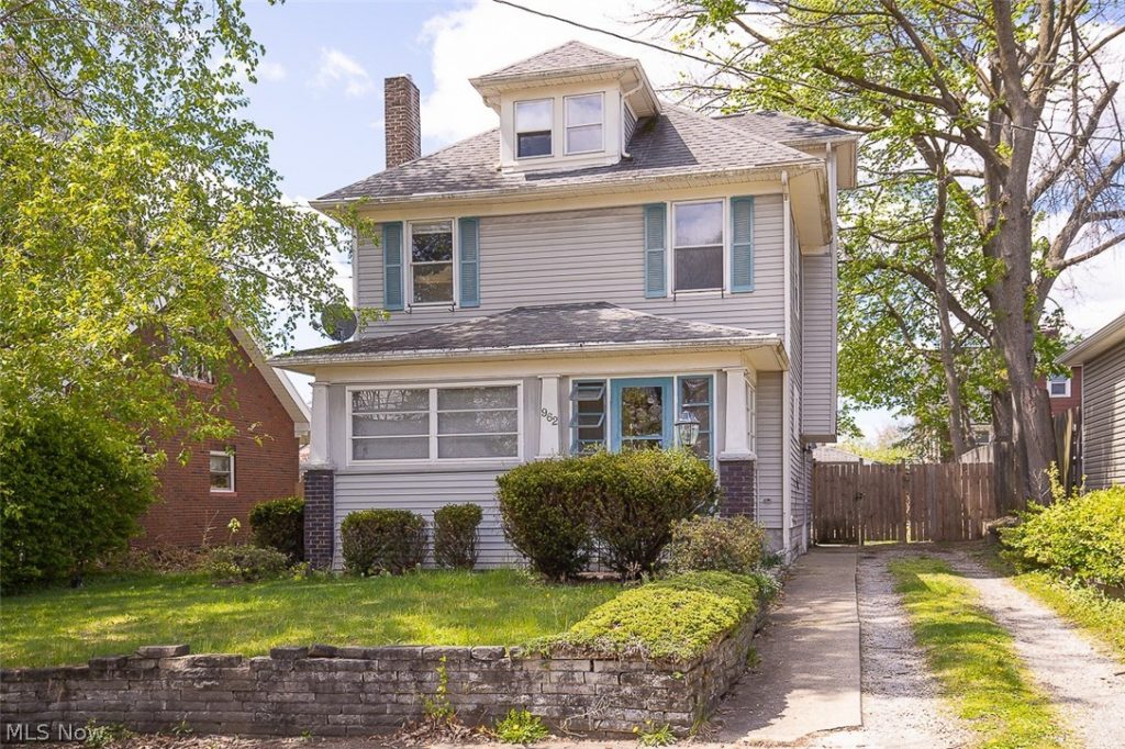 962 Woodward Avenue, Akron, OH