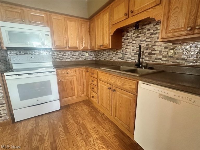 417 Otis Court, Girard, OH - Photo 4