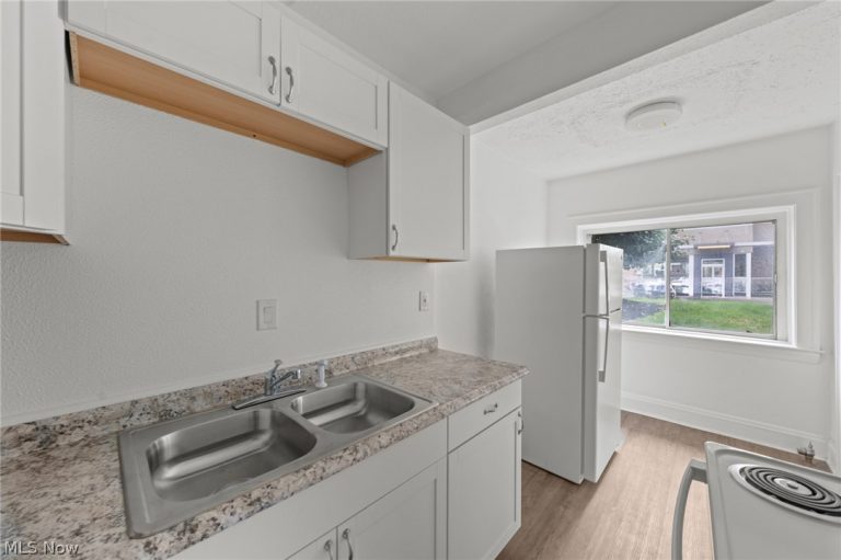 13671 Euclid Avenue, East Cleveland, OH - Photo 8