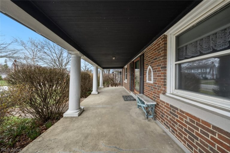 17712 Riverway Drive, Lakewood, OH - Photo 3