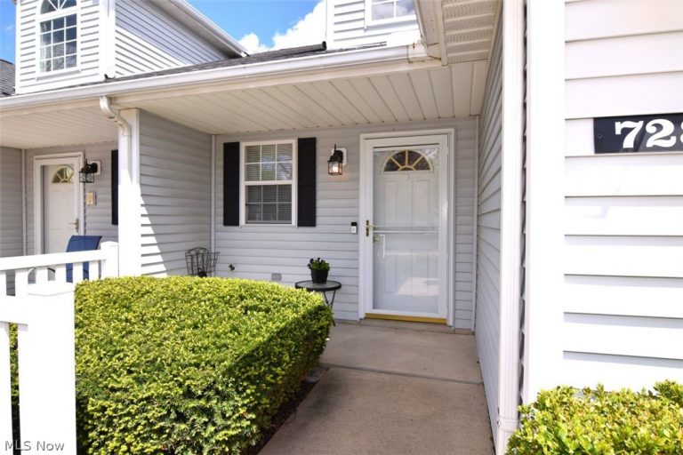 7281 Lilac Court #13B, North Olmsted, OH - Photo 2