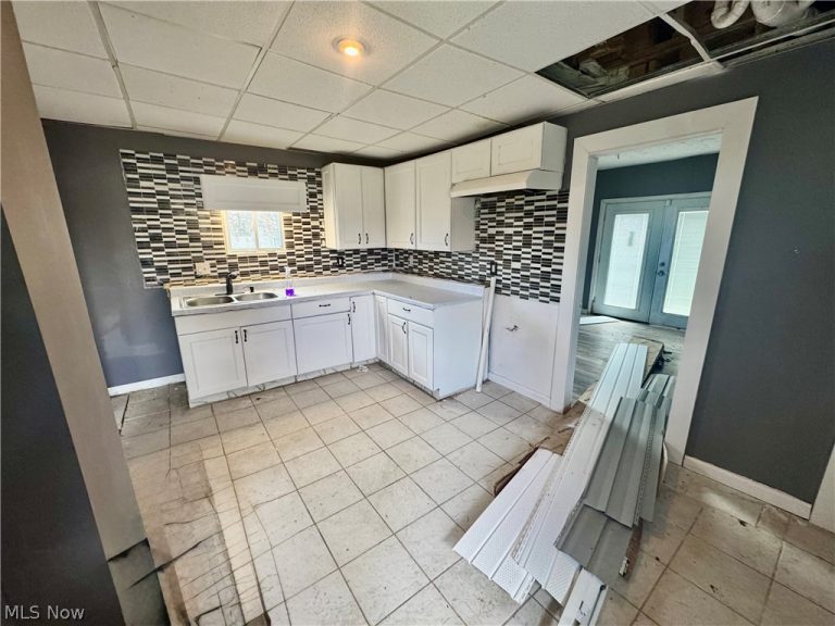 12600 Forest Hill Avenue, Cleveland, OH - Photo 3