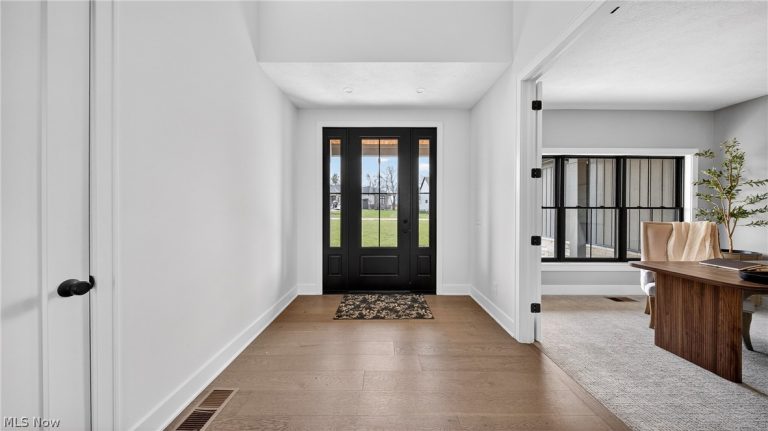 2071 Lanterman Circle, Hinckley, OH - Photo 3