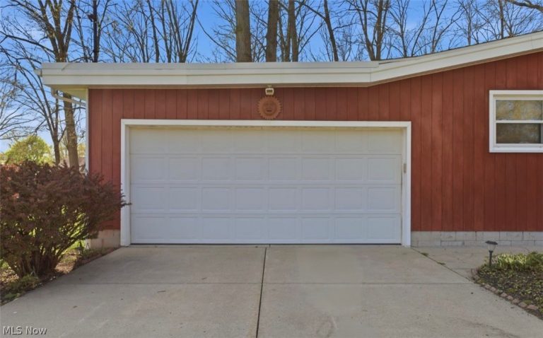 6972 Ronjoy Place, Youngstown, OH - Photo 3