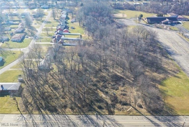 902 Meridian Road, Austintown, OH, 44509