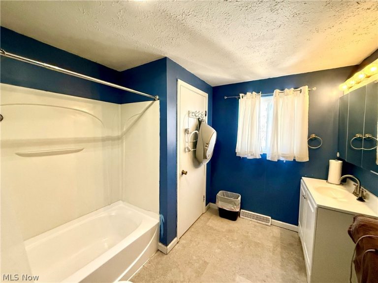 79 Grace Street, Bedford, OH - Photo 6