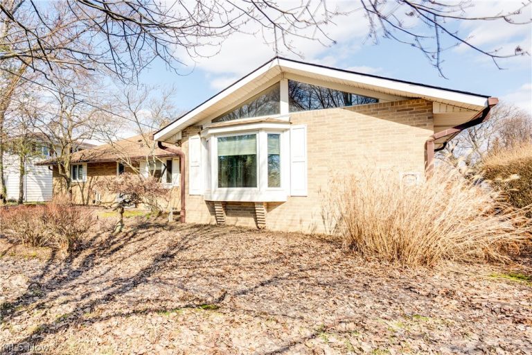 1196 Skyline Drive, Seven Hills, OH - Photo 8