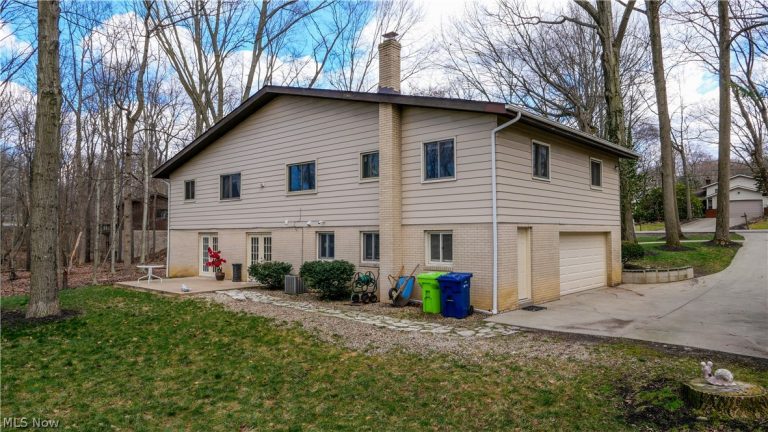 447 Spring Grove Drive, Tallmadge, OH - Photo 5