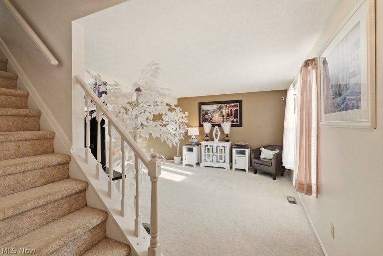 5518 Pond Court, Stow, OH - Photo 2