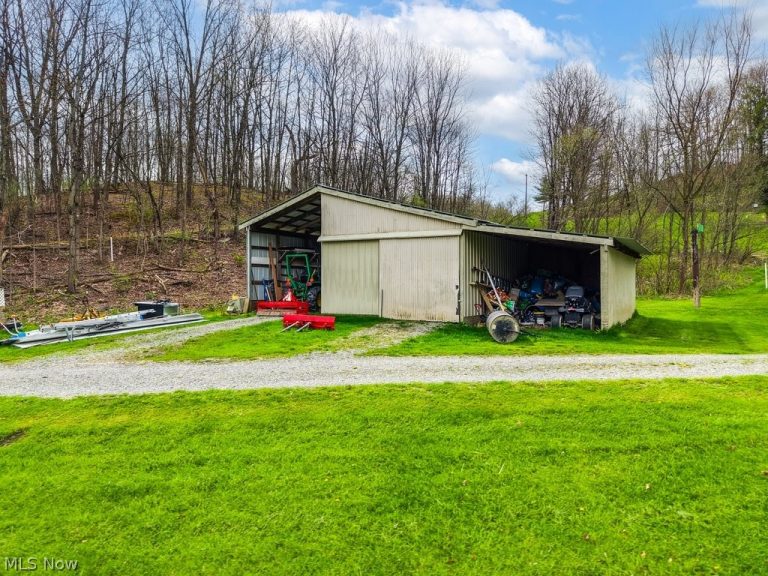 3139 Camille Road, Sherrodsville, OH - Photo 8