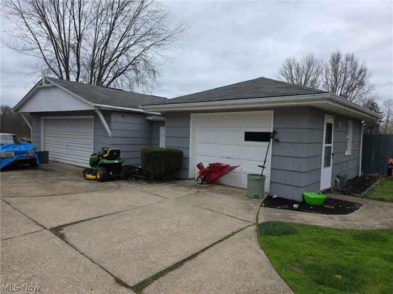 3605 Birchdale Road, Canton, OH - Photo 2