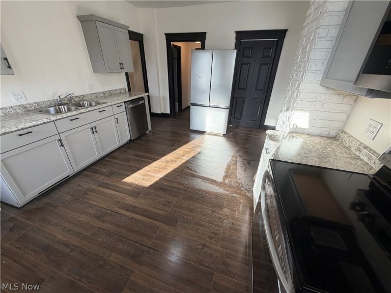 1529 Stark Avenue, Canton, OH - Photo 4