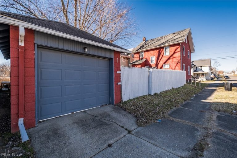 1000 Arlington Avenue, Canton, OH - Photo 2