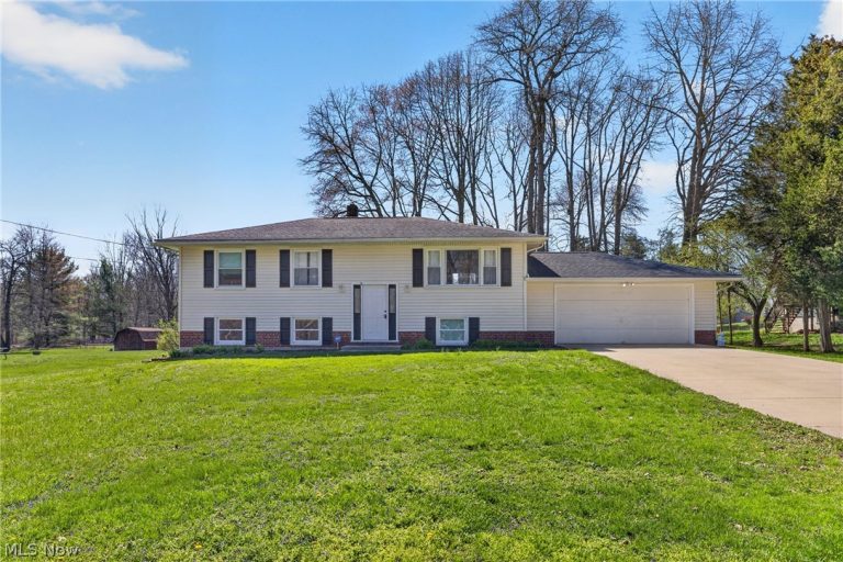 2058 Scenic Way, Akron, OH - Photo 3