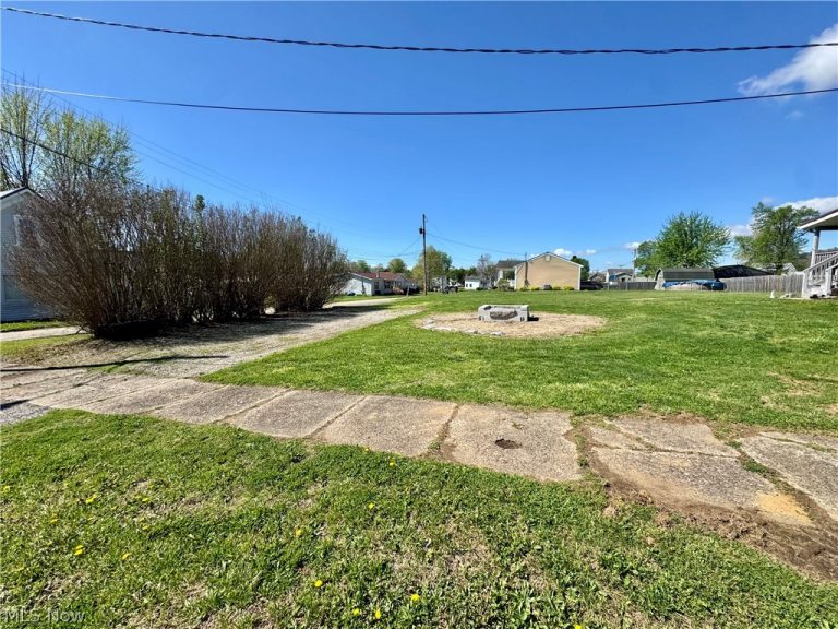 Chestnut Street, Gnadenhutten, OH, 44629